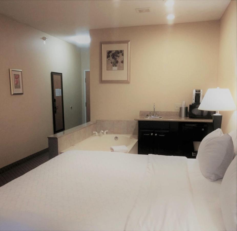 Holiday Inn Express Plymouth By Ihg Экстерьер фото