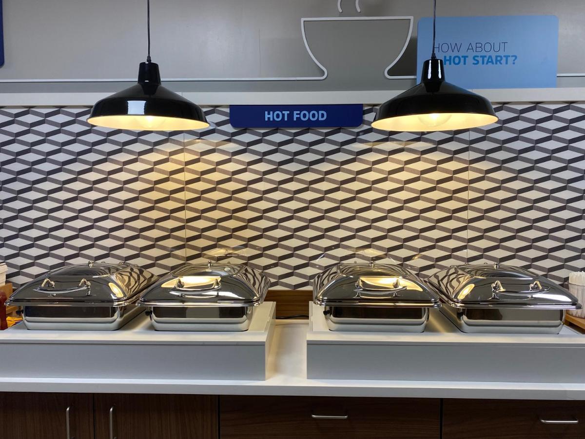 Holiday Inn Express Plymouth By Ihg Экстерьер фото