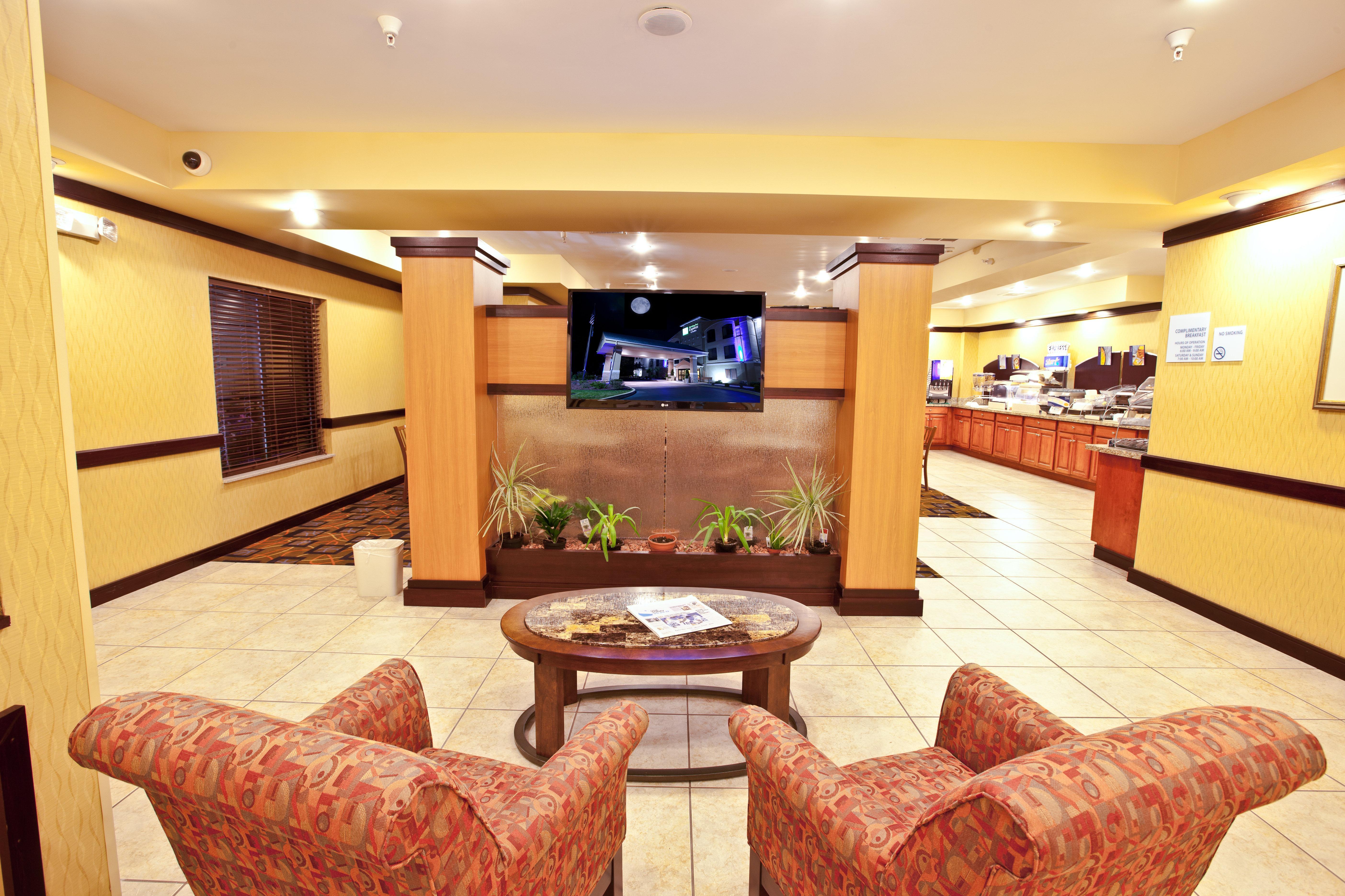 Holiday Inn Express Plymouth By Ihg Экстерьер фото