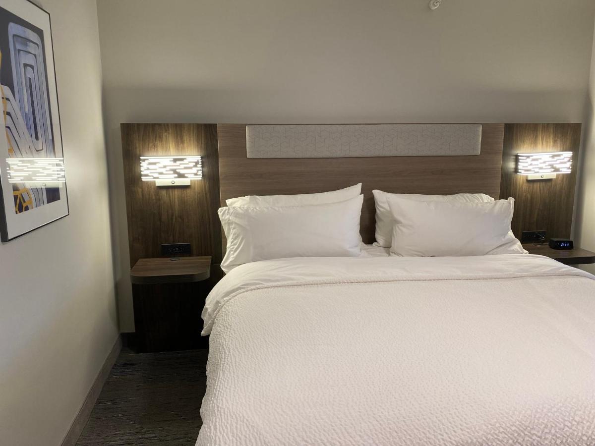 Holiday Inn Express Plymouth By Ihg Экстерьер фото