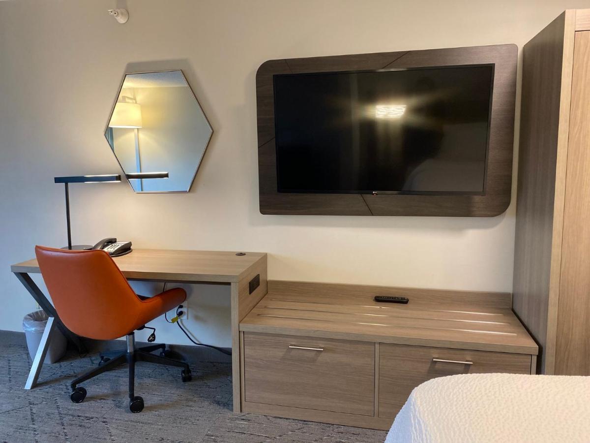 Holiday Inn Express Plymouth By Ihg Экстерьер фото