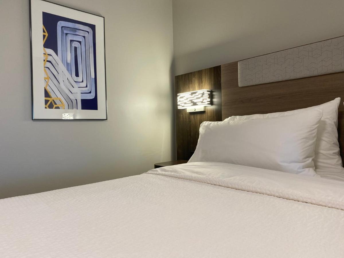 Holiday Inn Express Plymouth By Ihg Экстерьер фото