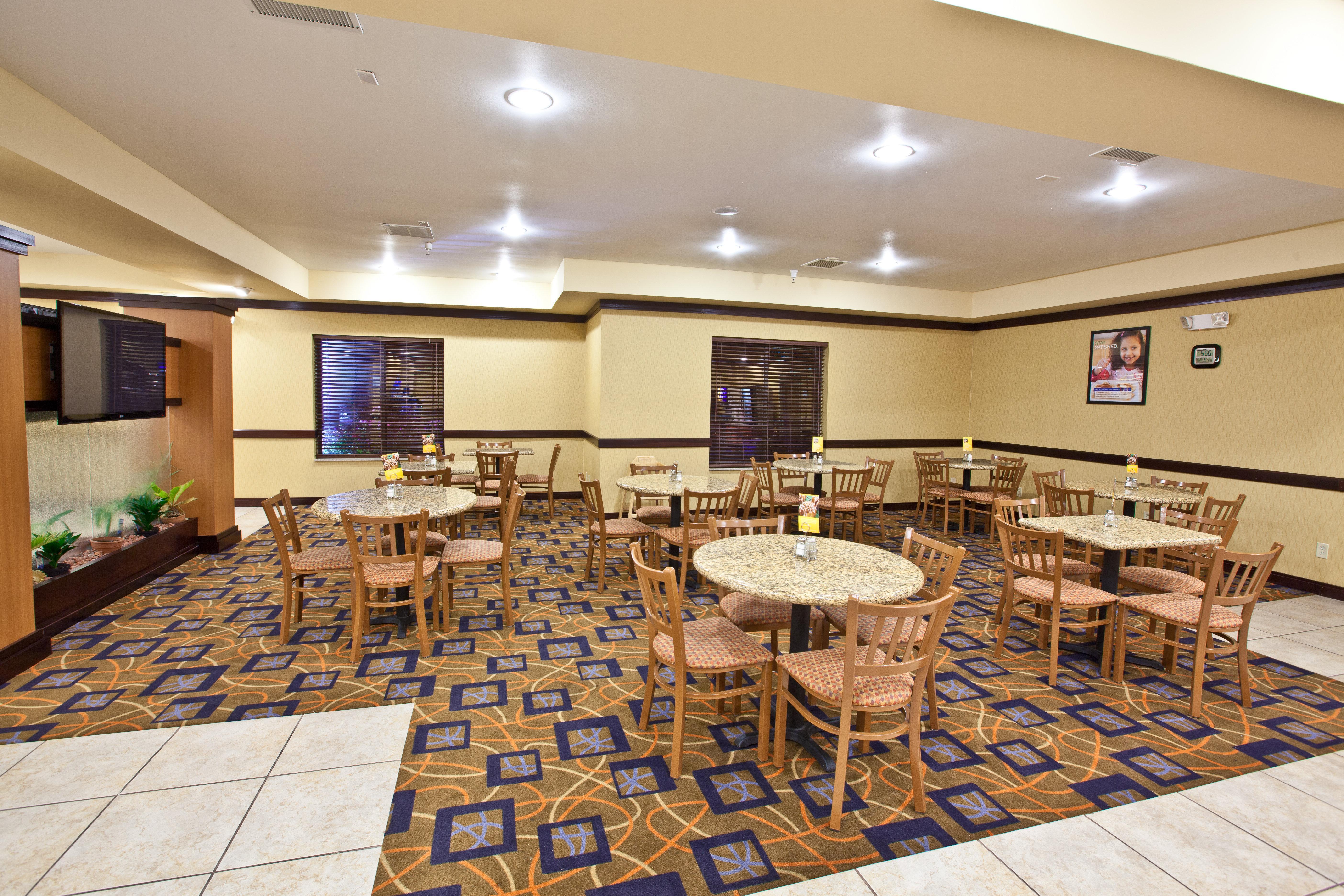 Holiday Inn Express Plymouth By Ihg Экстерьер фото