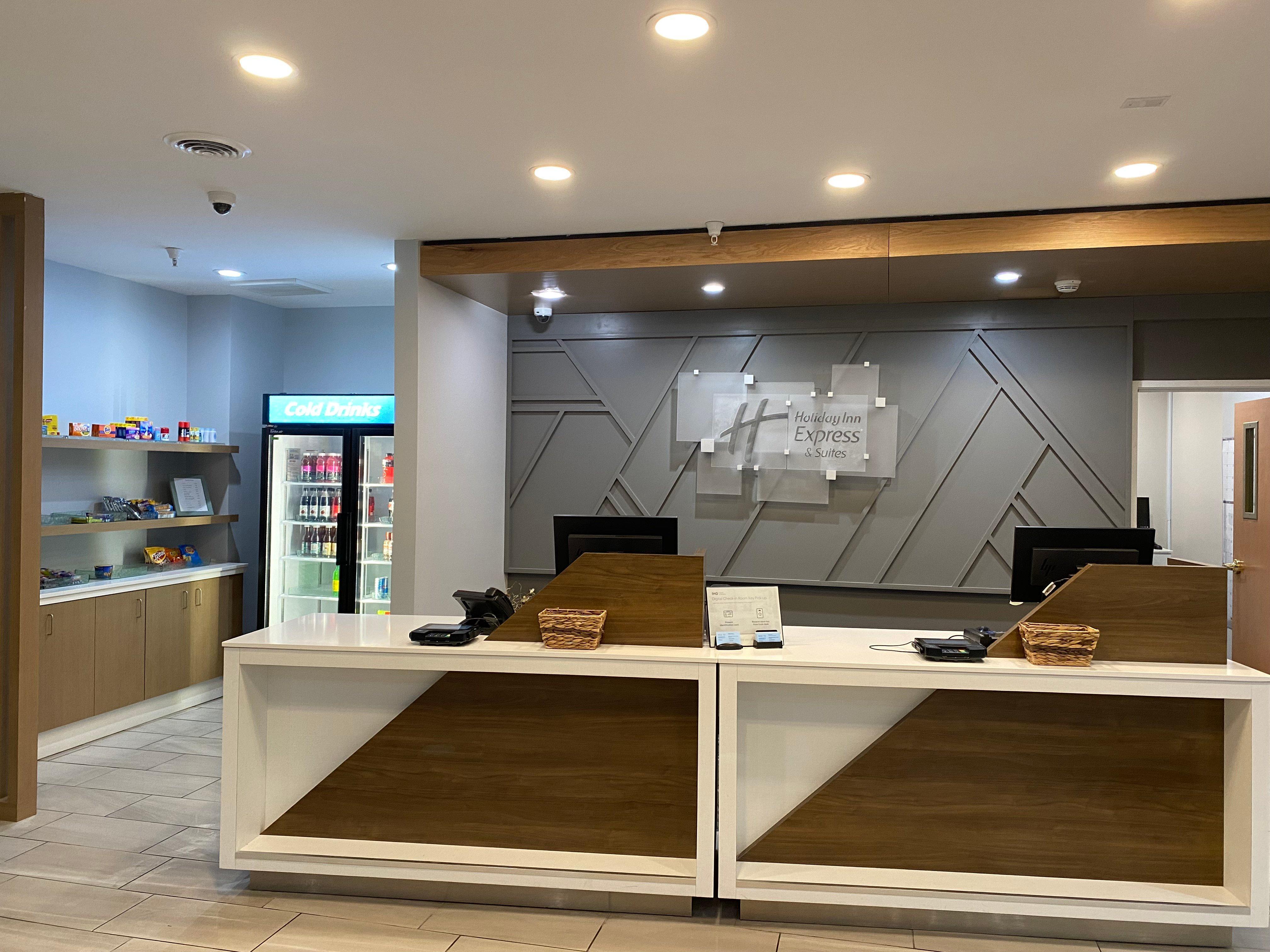 Holiday Inn Express Plymouth By Ihg Экстерьер фото