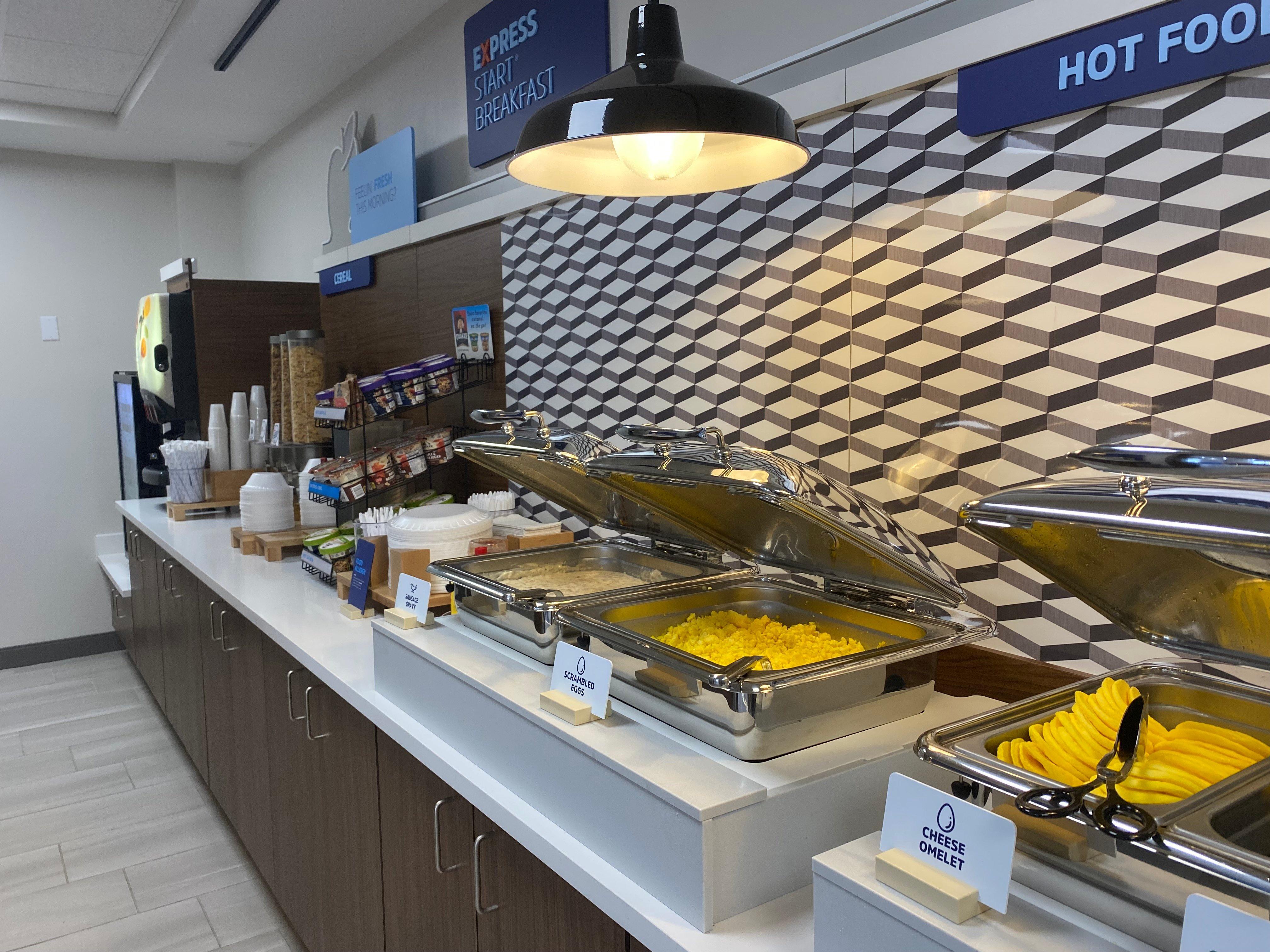 Holiday Inn Express Plymouth By Ihg Экстерьер фото
